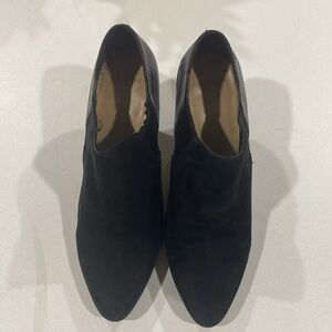 Cole Haan sz 8 suede booties